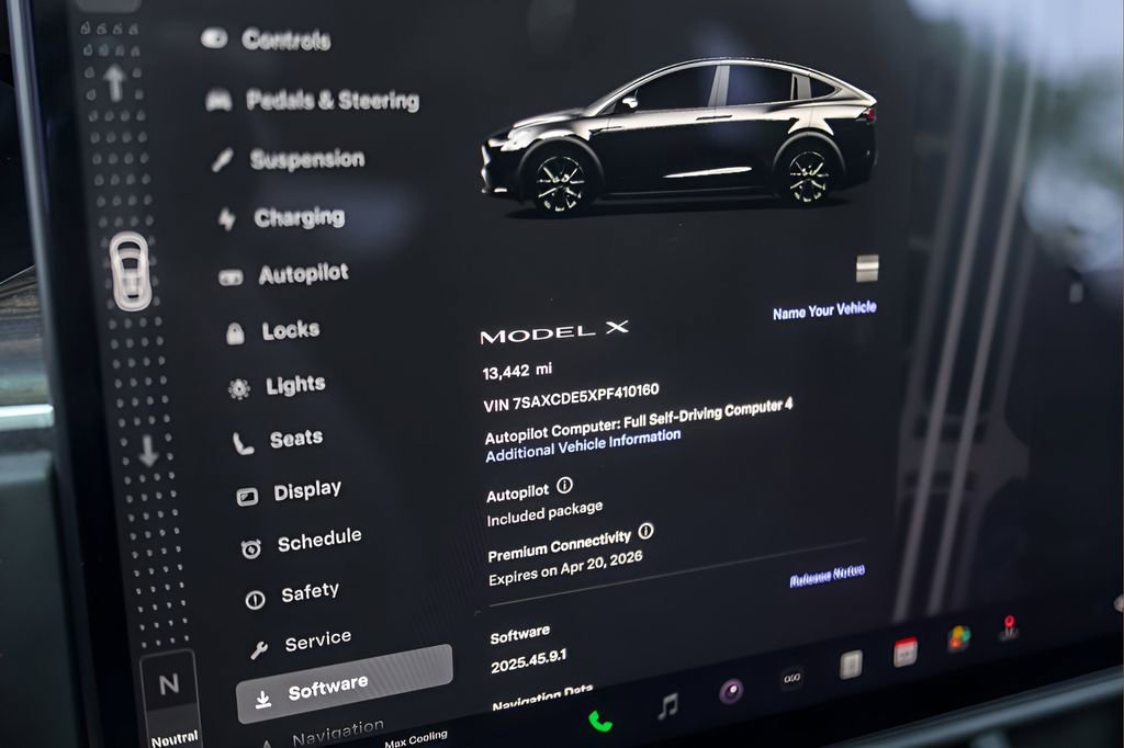 Used 2023 Tesla Model X image 18