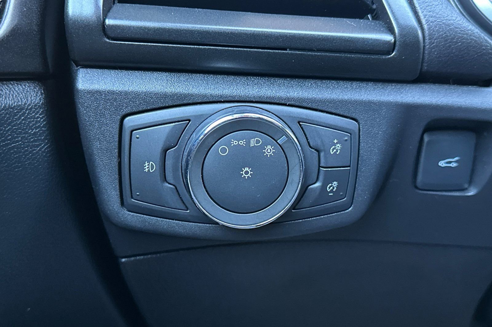 Used 2017 Ford Fusion Energi Titanium FWD image 27