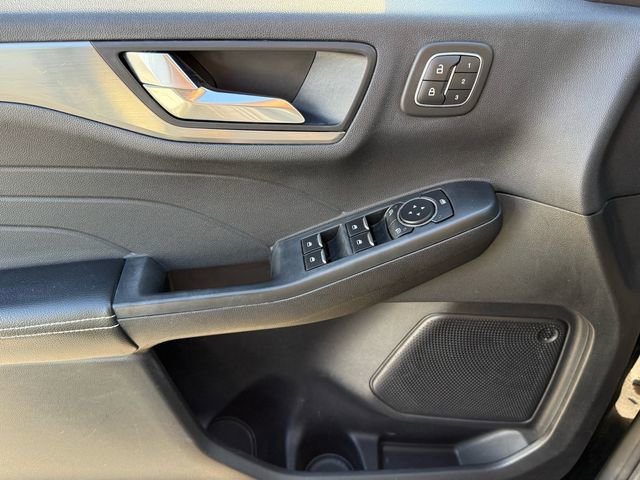 Used 2022 Ford Escape Titanium image 32