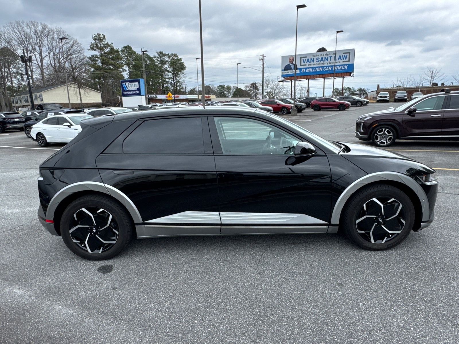 Certified 2023 Hyundai Ioniq 5 Limited w/ Cargo Package image 4