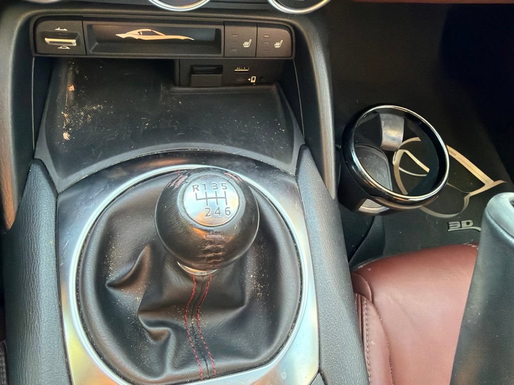 Used 2019 MAZDA MX-5 Miata RF Grand Touring w/ GT-S Package RWD image 18