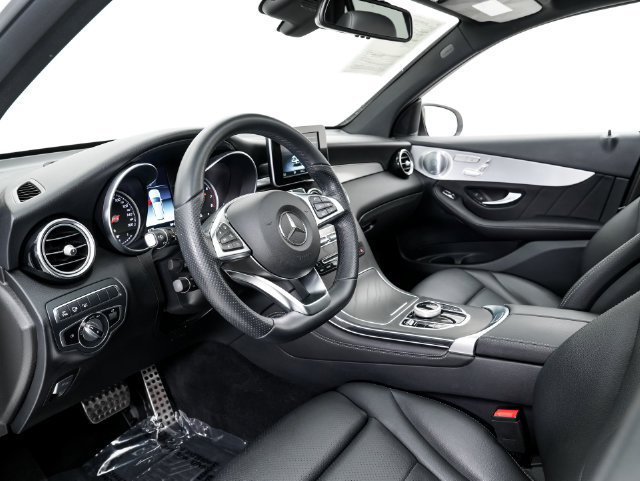 Used 2019 Mercedes-Benz GLC 300 4MATIC image 4