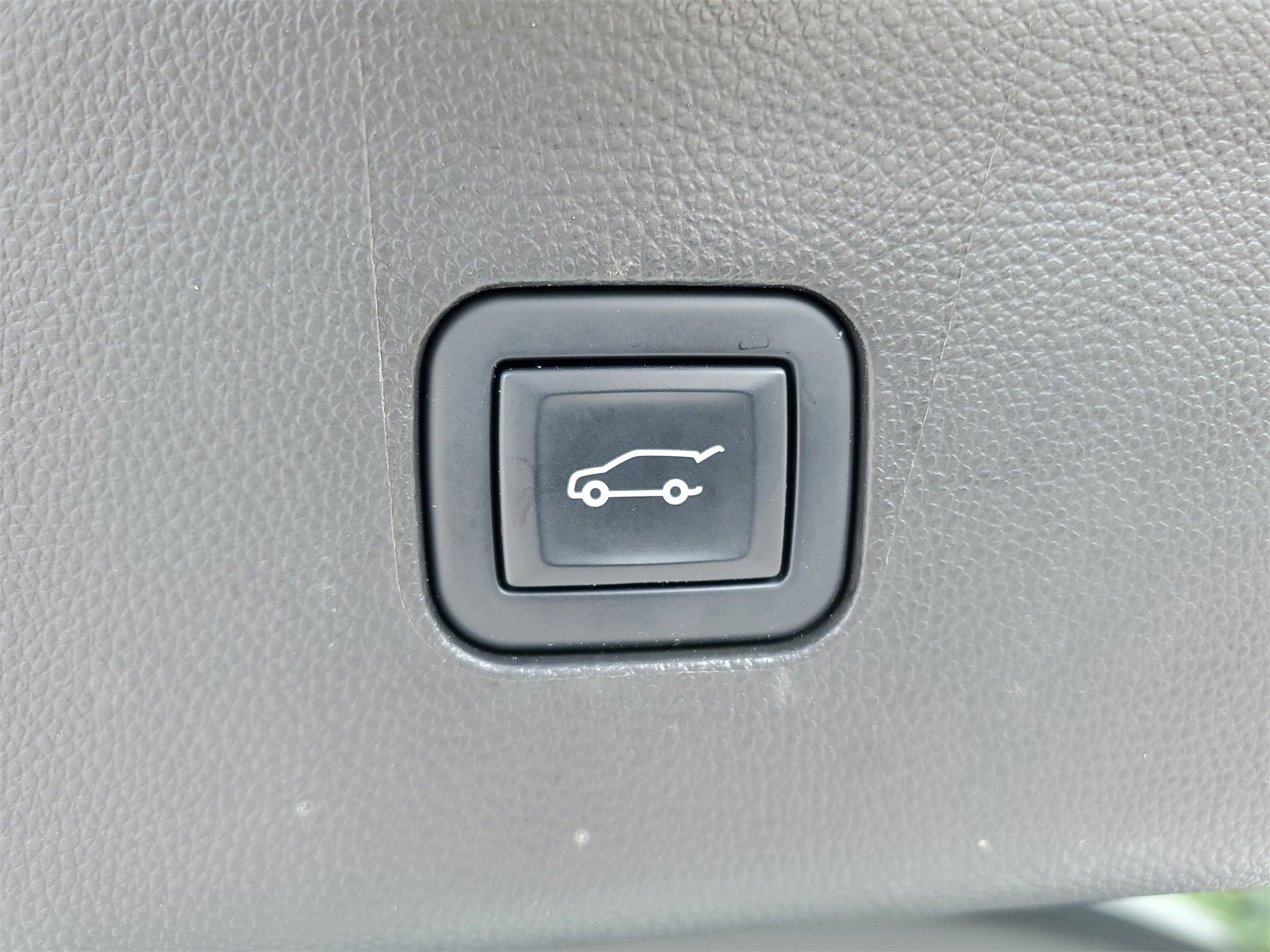 Used 2022 Buick Enclave Essence image 30
