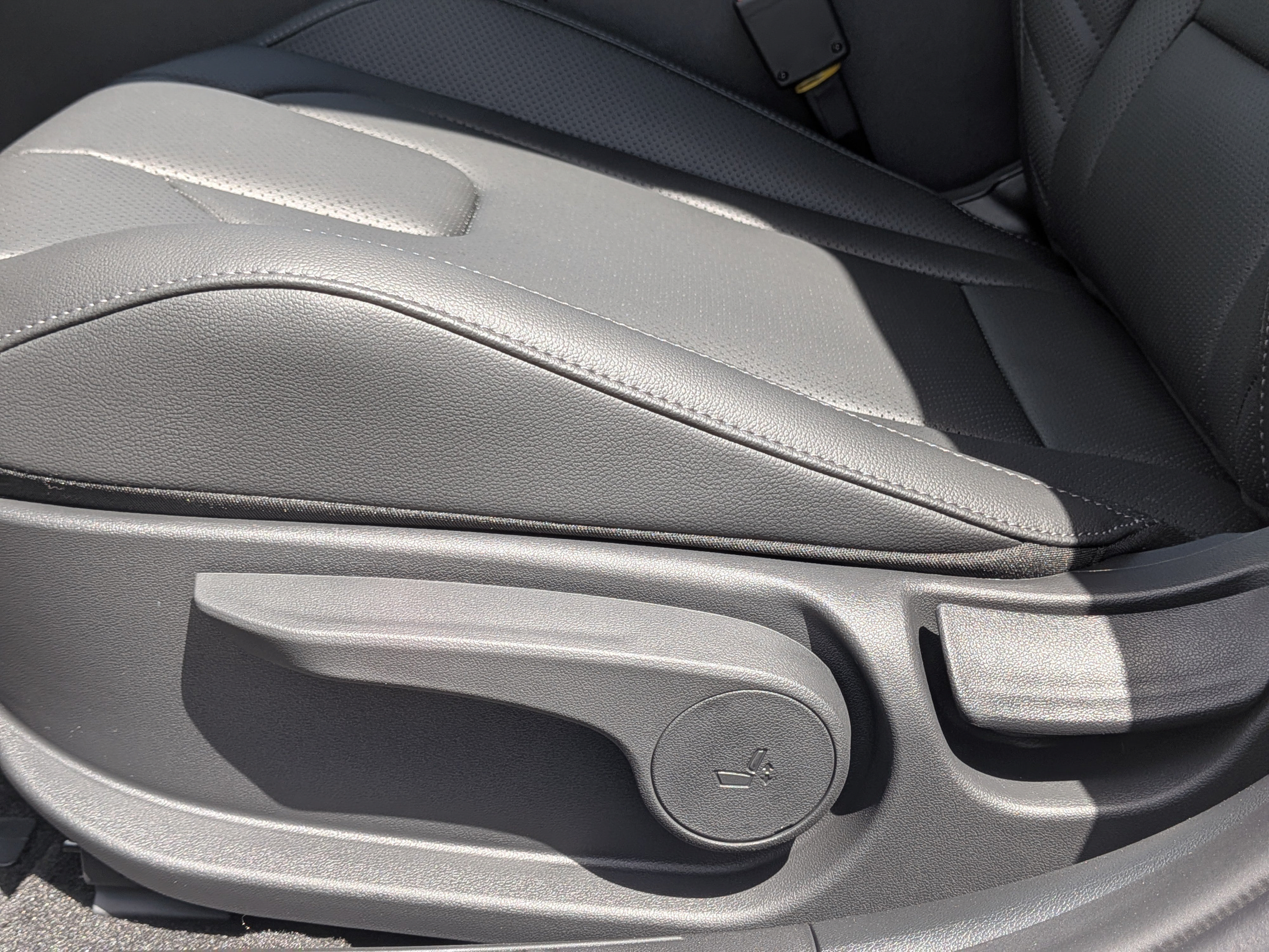 New 2026 Hyundai Elantra SEL Sport FWD image 23