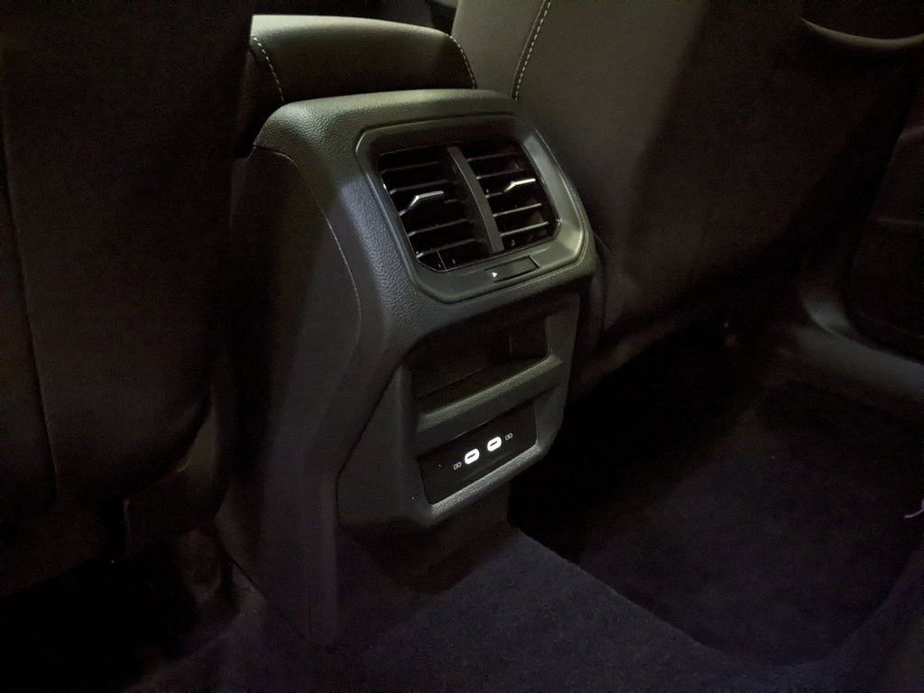 New 2026 Volkswagen Taos SEL image 24