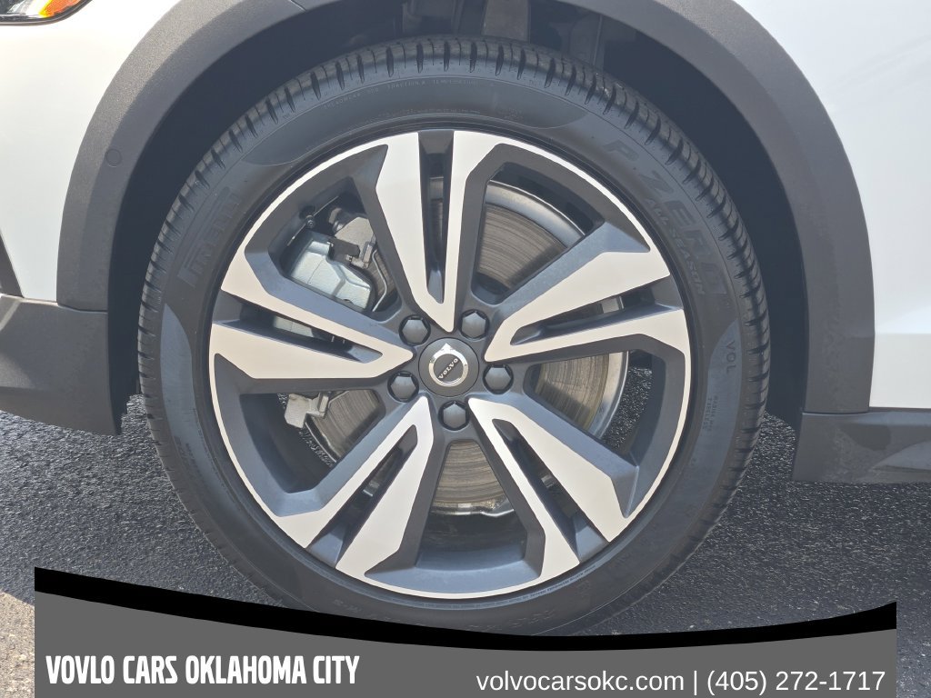 Certified 2026 Volvo V60 B5 Cross Country Plus w/ Climate Package AWD/4WD image 14