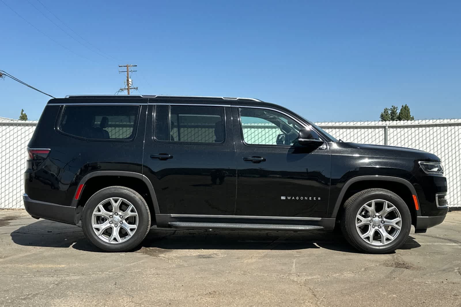 Used 2022 Jeep Wagoneer Series II RWD image 9