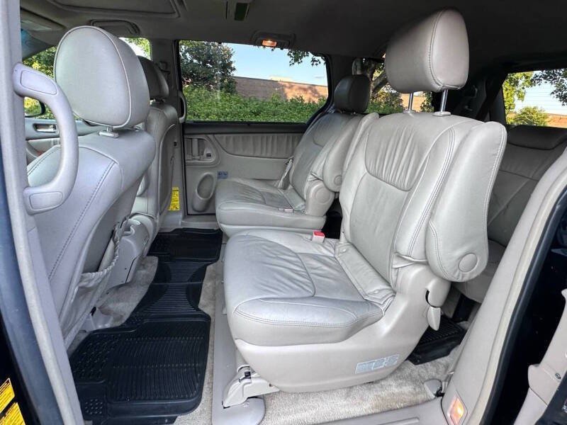 Used 2008 Toyota Sienna XLE Limited FWD image 15