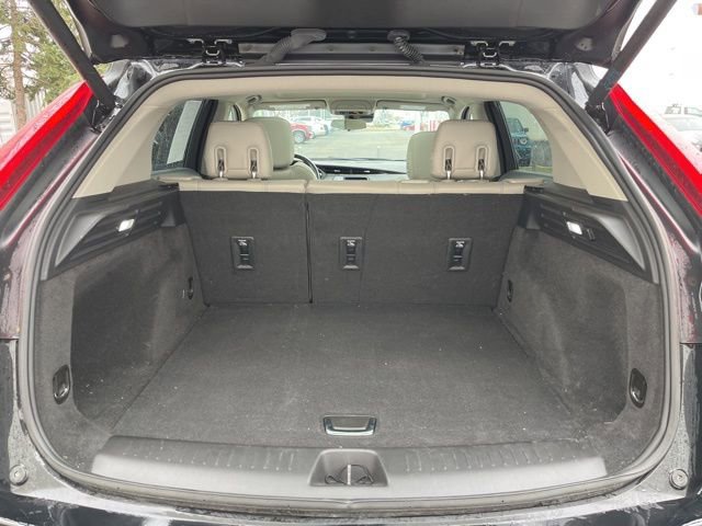 Used 2023 Cadillac XT4 Luxury w/ Cold Weather Package image 7