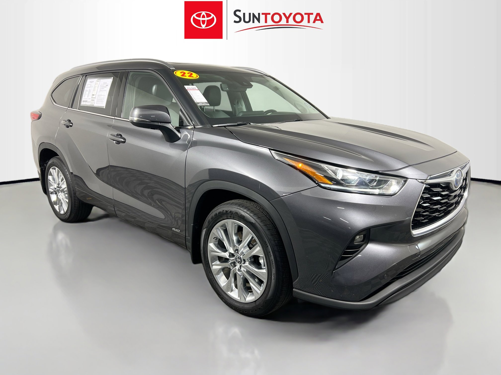 Used 2022 Toyota Highlander Limited image 1