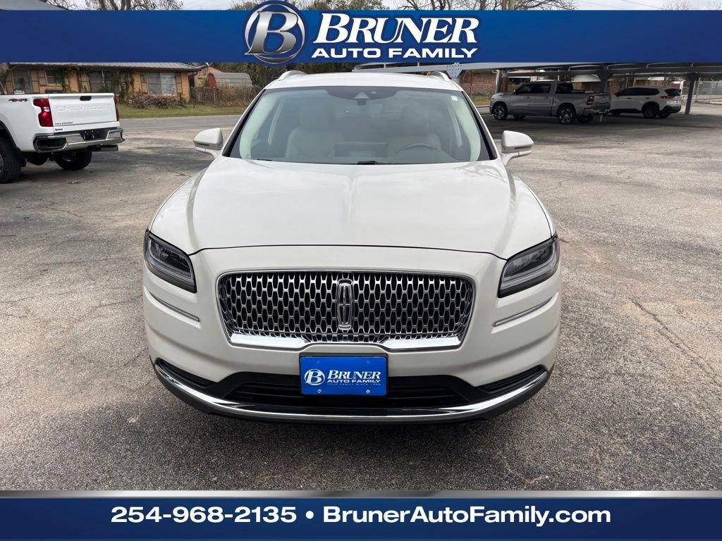 Used 2023 Lincoln Nautilus FWD w/ Premium Package image 2