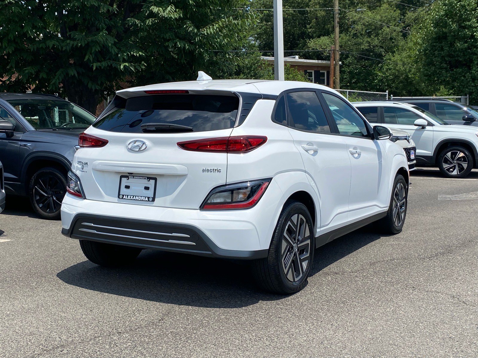 Used 2023 Hyundai Kona SE FWD image 3