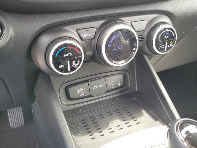 Used 2025 Hyundai Venue Limited FWD image 27