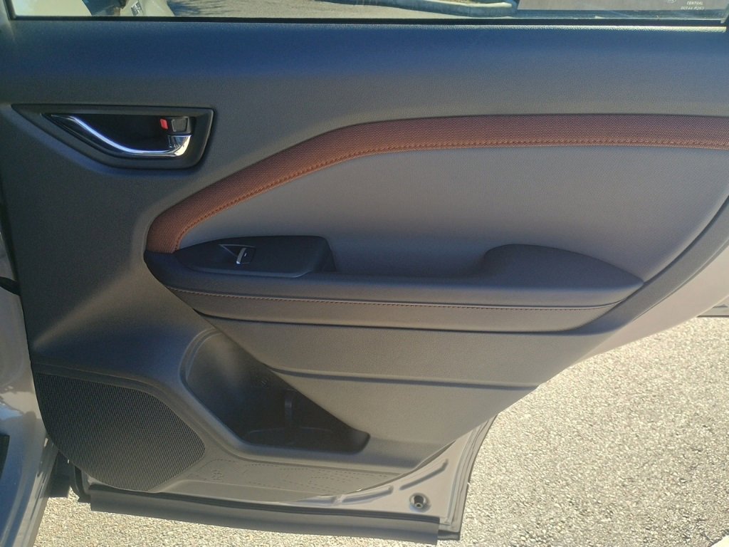 Used 2025 Subaru Forester Sport w/ Popular Package image 19