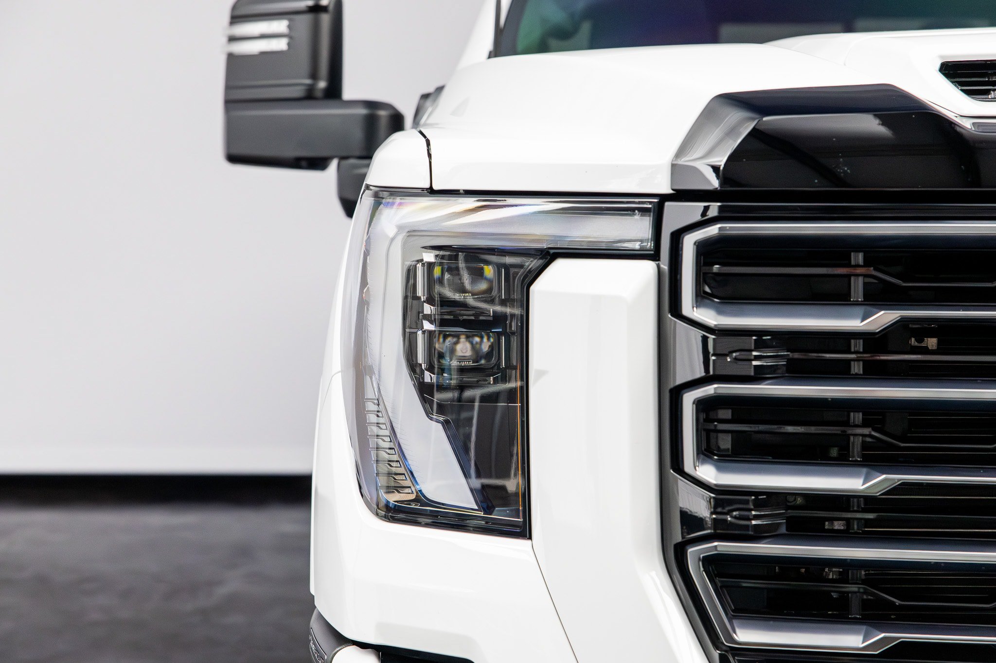 Used 2025 GMC Sierra 2500 AT4 w/ AT4 Premium Plus Package AWD/4WD image 3