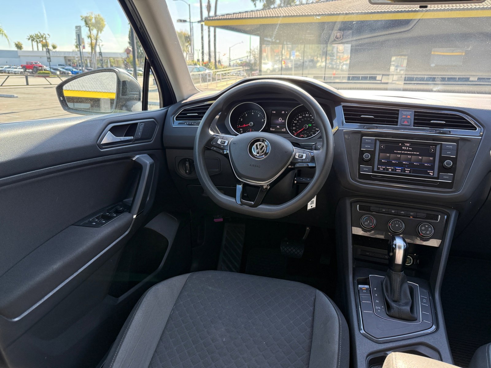 Used 2020 Volkswagen Tiguan S image 24