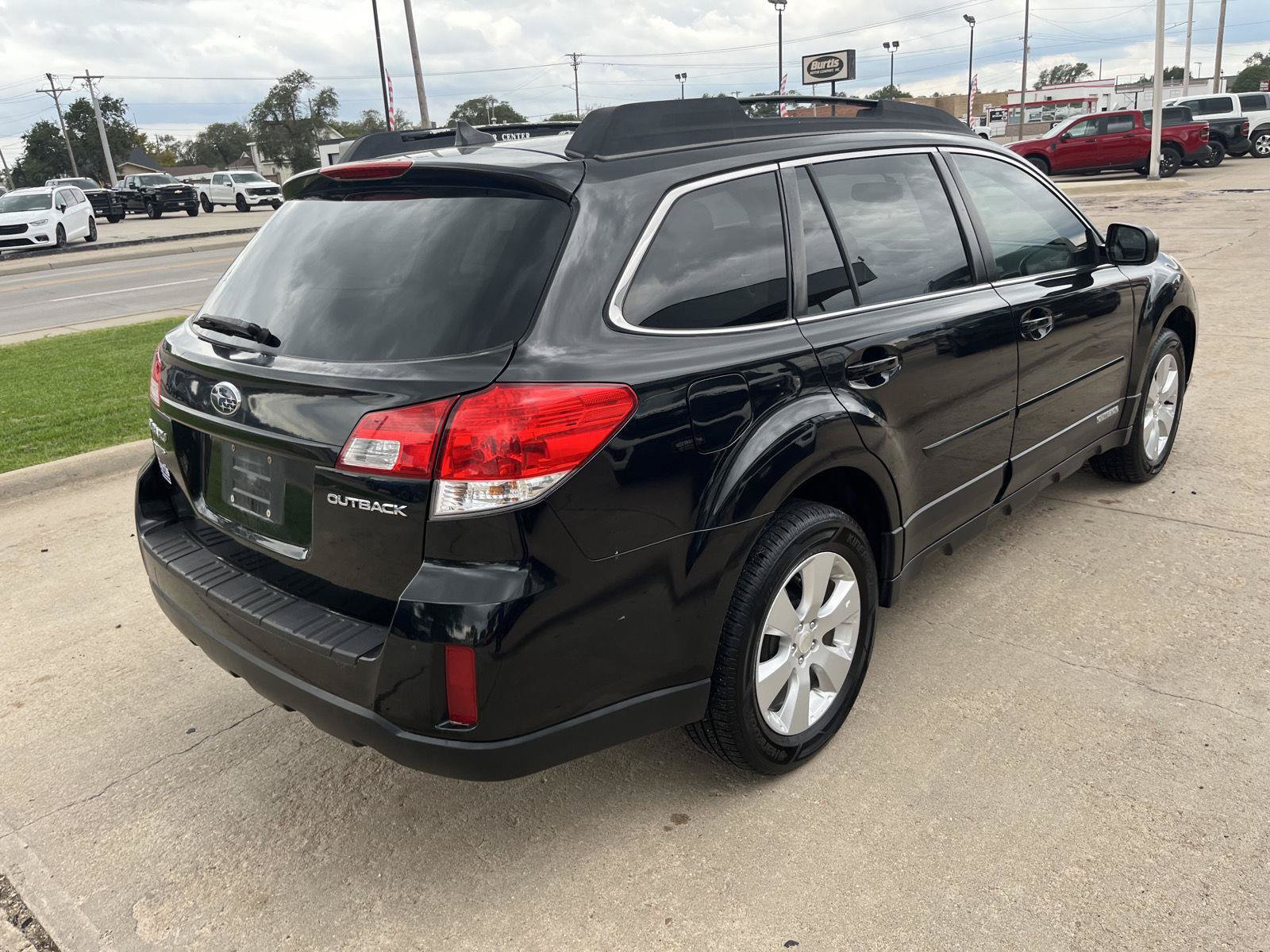 Used 2011 Subaru Outback 2.5i Limited w/ PWR Moonroof Pkg AWD/4WD image 7