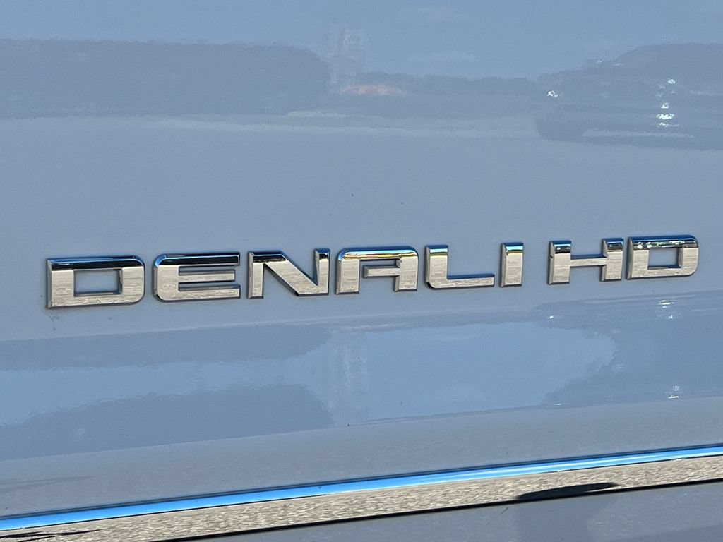 Used 2019 GMC Sierra 2500 Denali w/ Duramax Plus Package AWD/4WD image 16