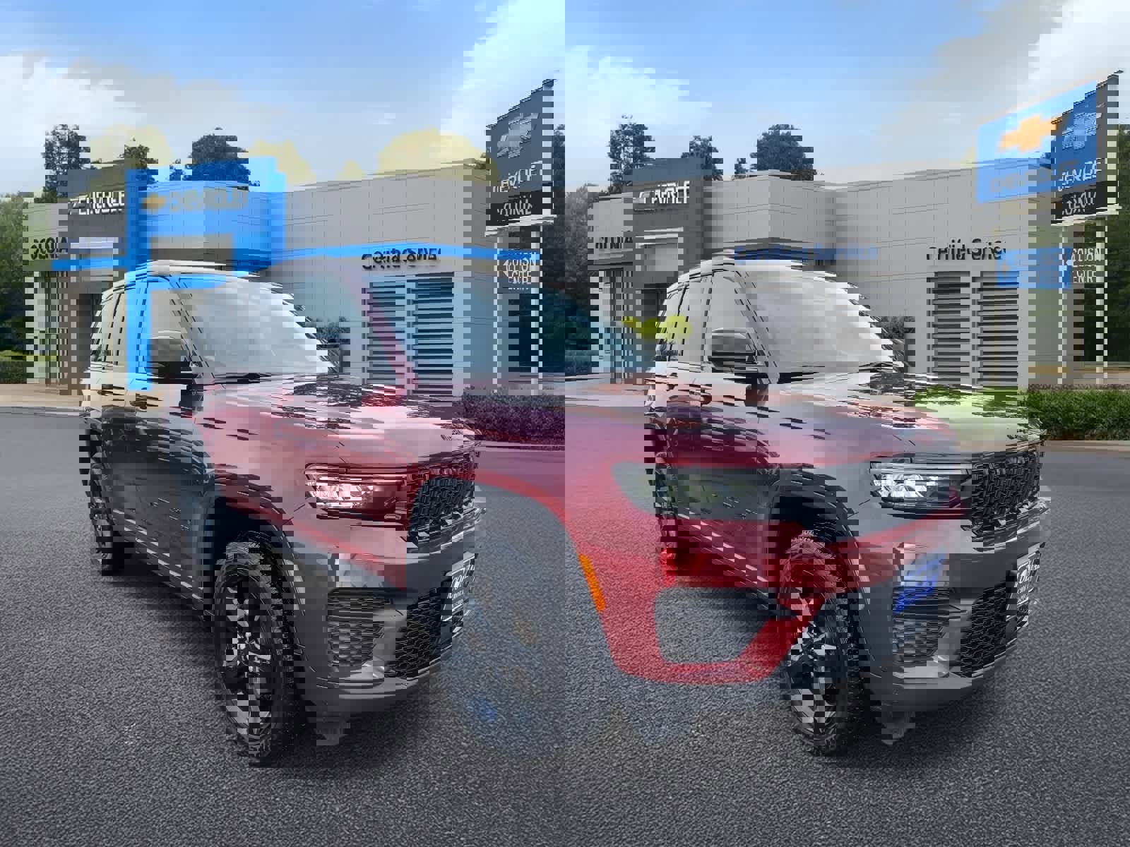 Used 2023 Jeep Grand Cherokee Altitude image 2