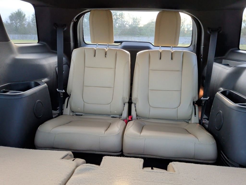 Used 2016 Ford Explorer XLT w/ Equipment Group 202A image 32