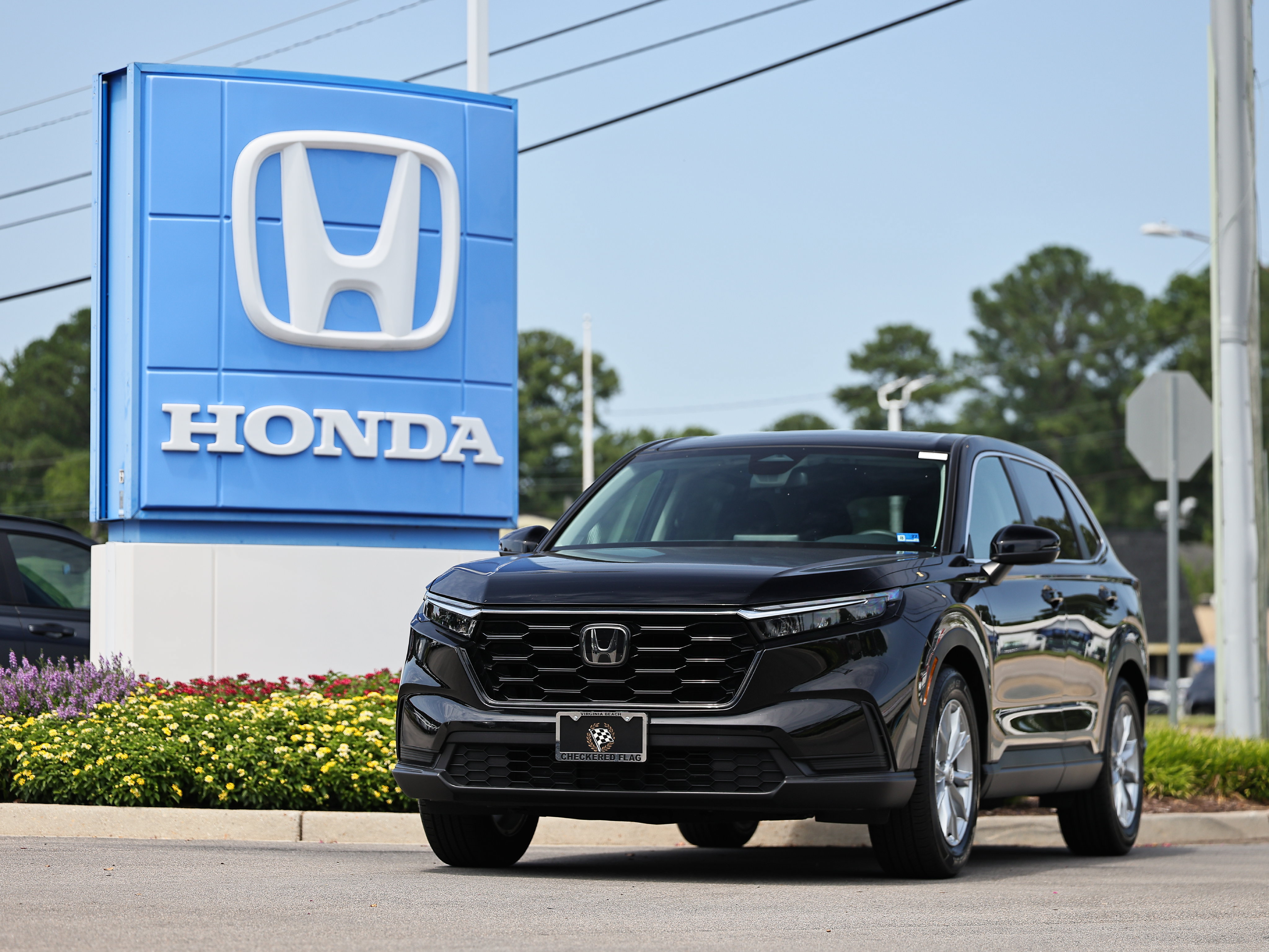 Used 2025 Honda CR-V EX image 1