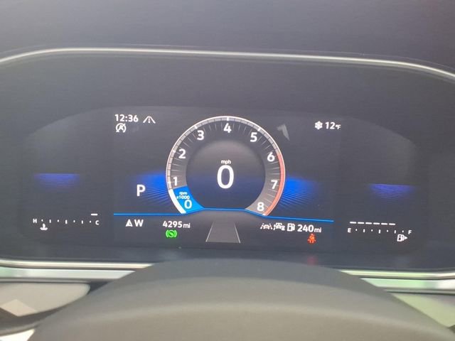 Used 2025 Volkswagen Taos SE w/ Panoramic Sunroof Package image 26