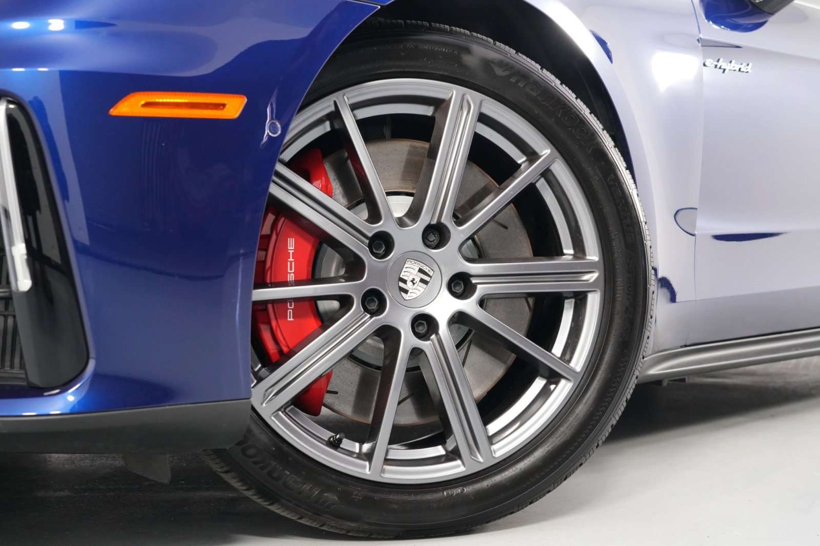 Used 2025 Porsche Panamera 4S w/ Premium Package image 57