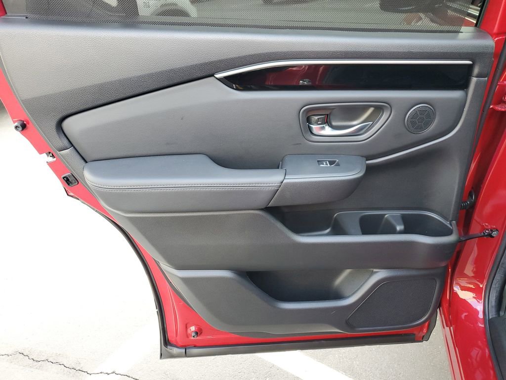 Certified 2025 Honda Pilot Touring image 18