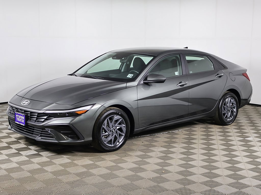 Used 2024 Hyundai Elantra SEL image 7
