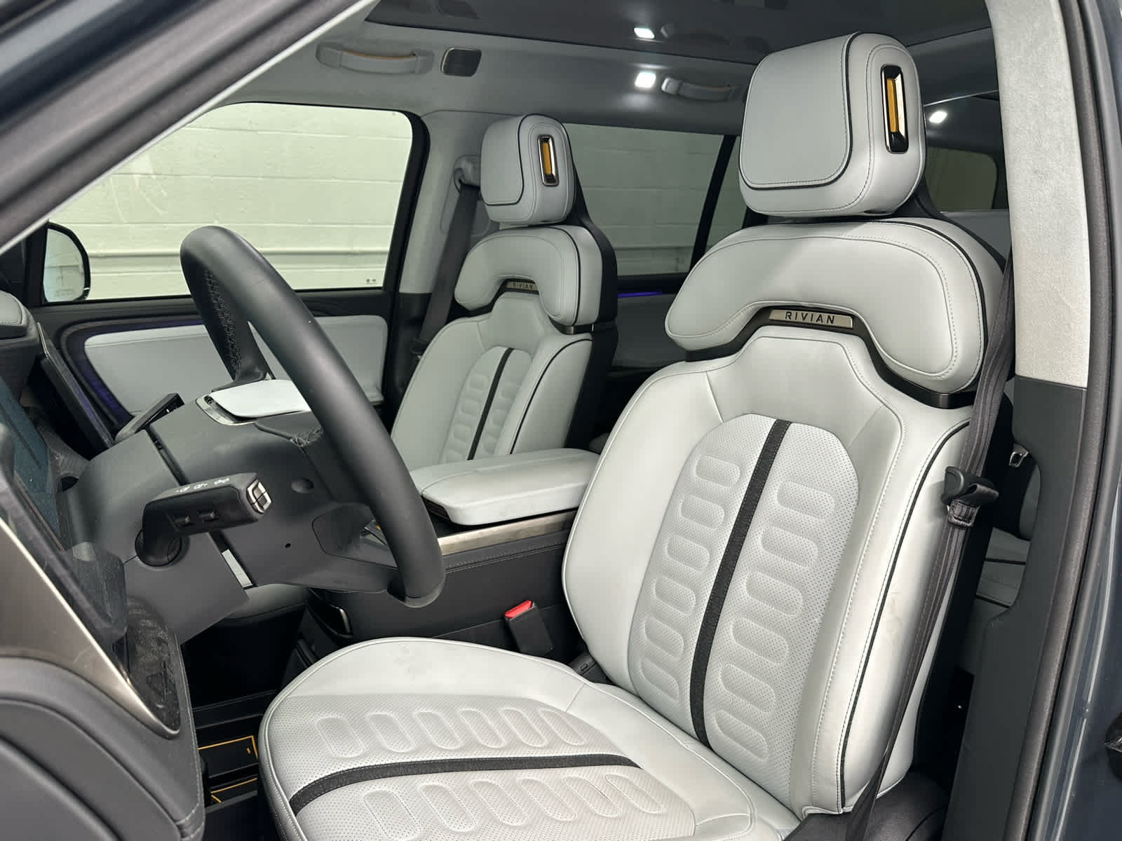 Used 2024 Rivian R1S Adventure Dual AWD/4WD image 12