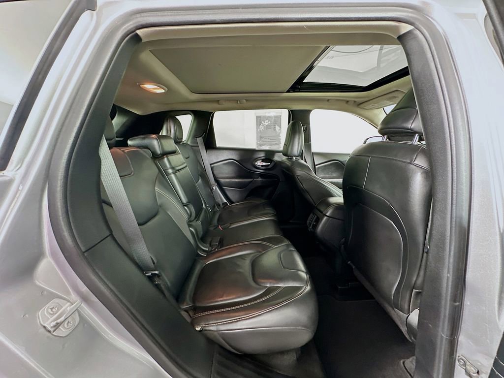Used 2015 Jeep Cherokee Limited AWD/4WD image 28