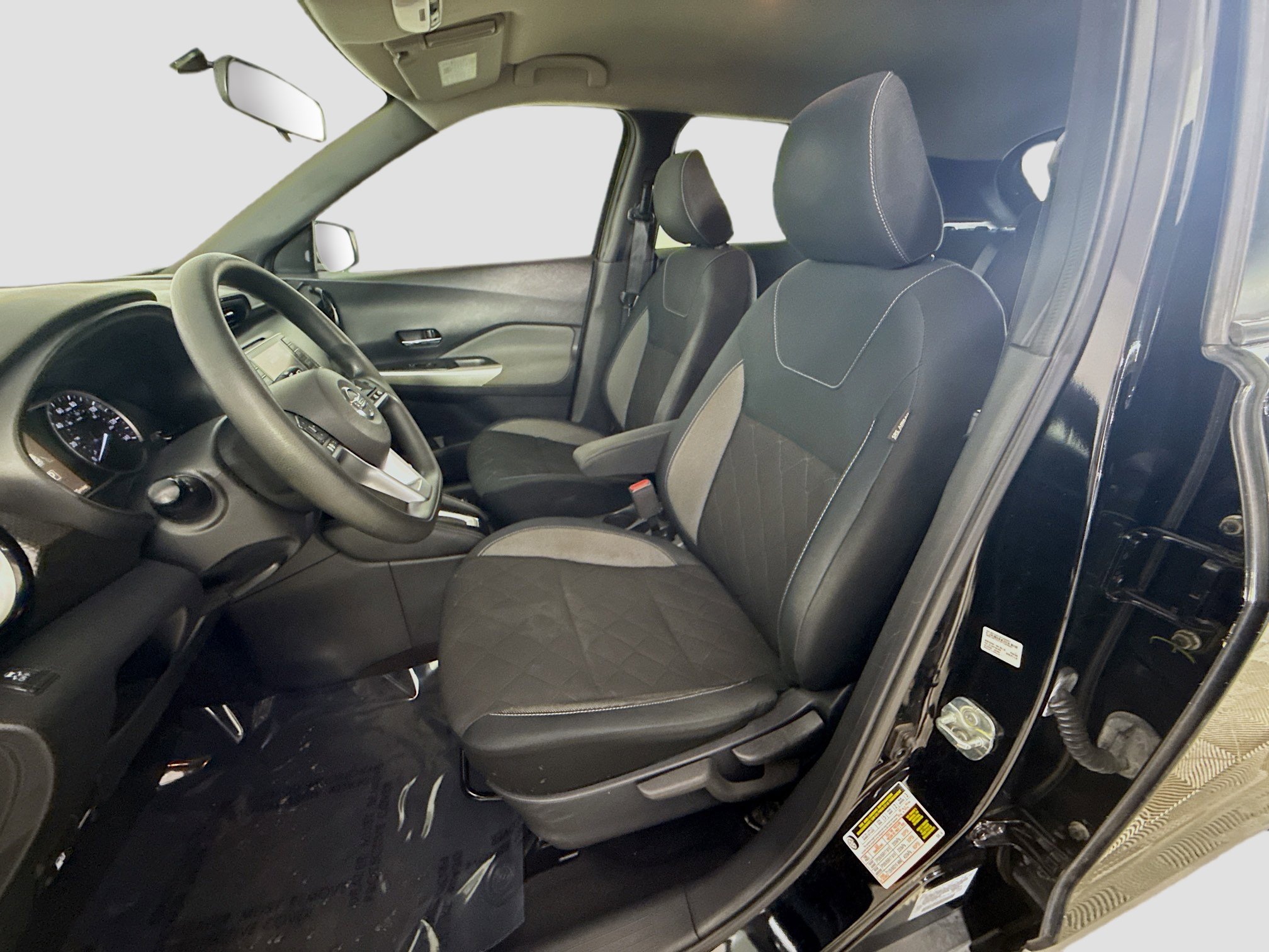 Used 2018 Nissan Kicks SV FWD image 22