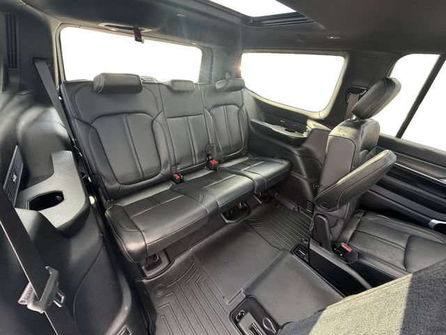 Used 2023 Jeep Wagoneer Series III w/ Premium Group I AWD/4WD image 25