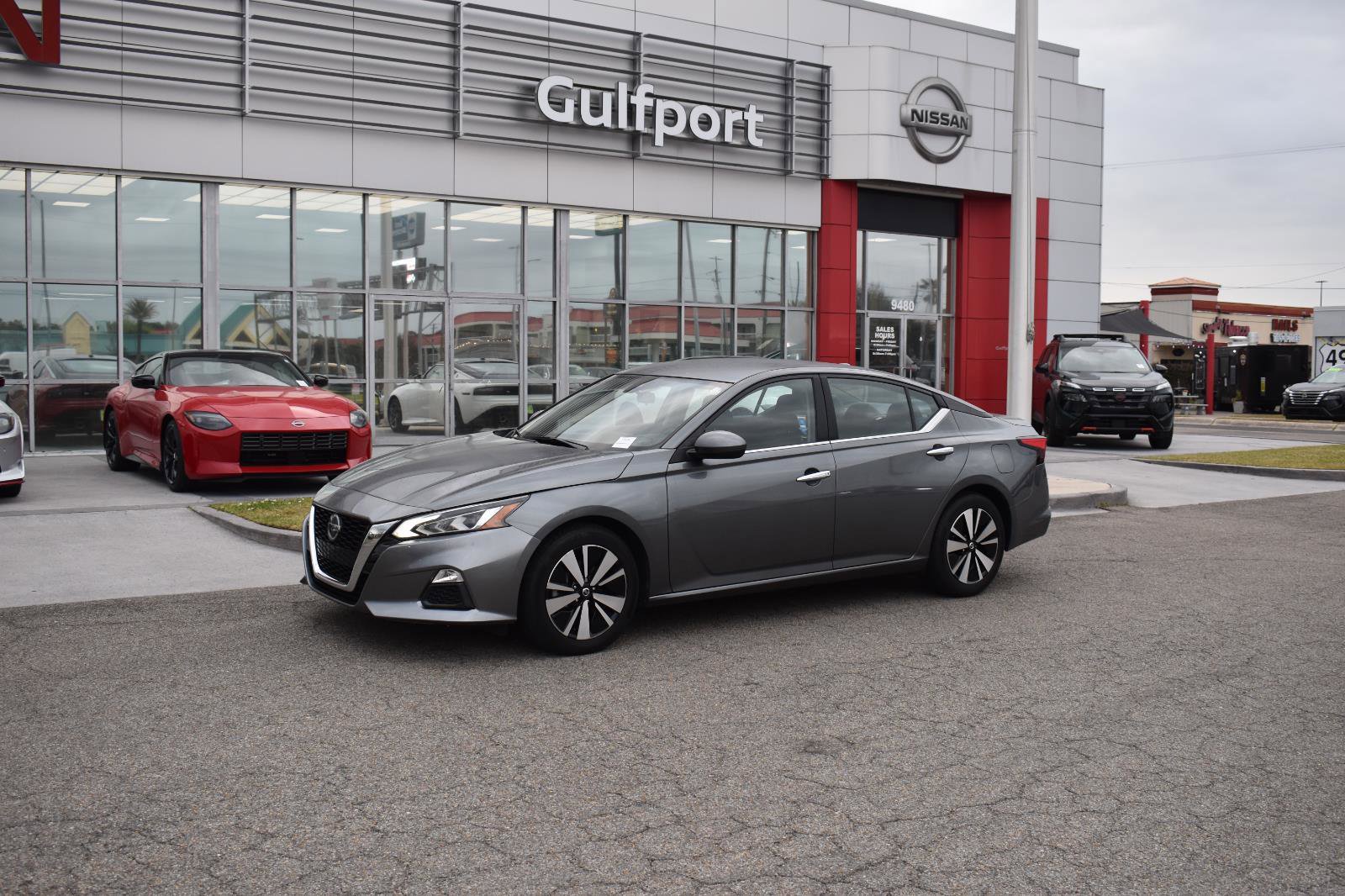 Used 2022 Nissan Altima 2.5 SV FWD image 2