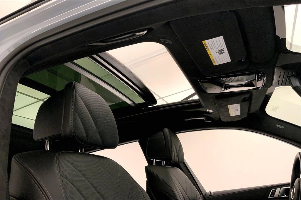 Certified 2025 BMW X7 xDrive40i w/ M Sport Package image 26