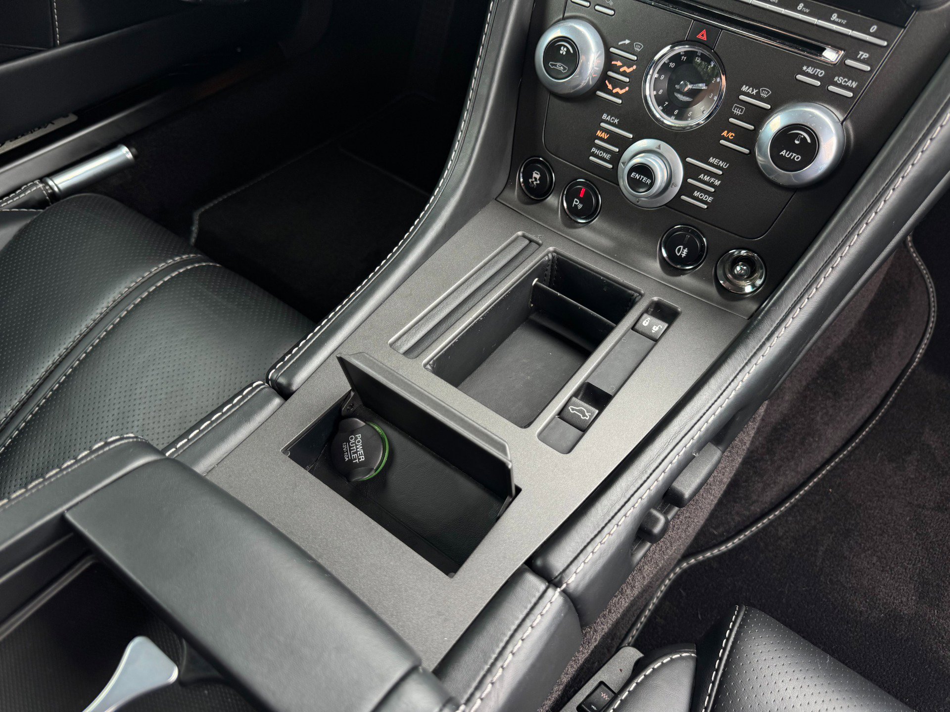 Used 2015 Aston Martin V8 Vantage GT image 31