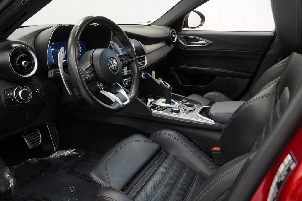 Used 2024 Alfa Romeo Giulia Veloce image 17