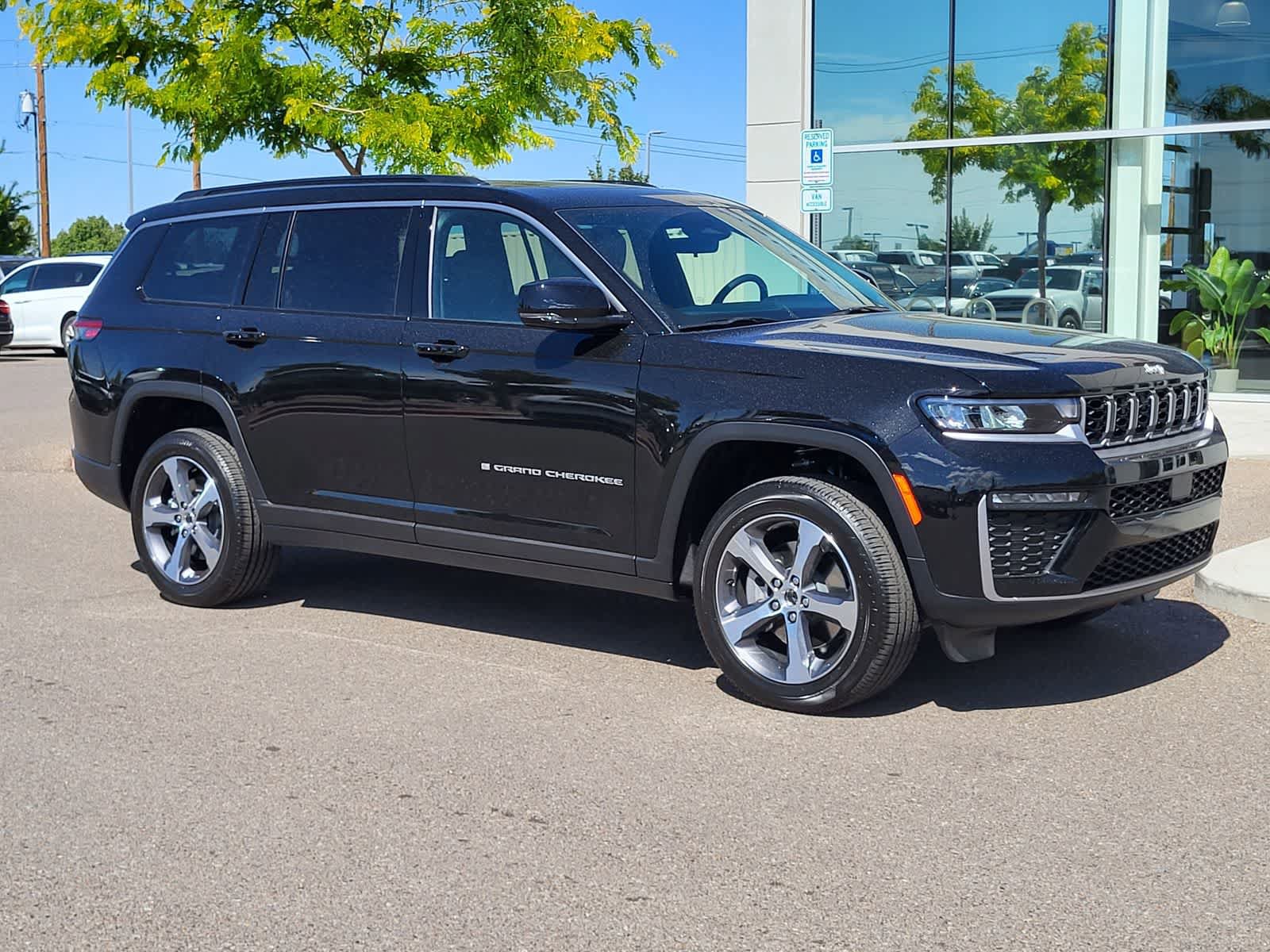 New 2026 Jeep Grand Cherokee L Limited AWD/4WD image 3