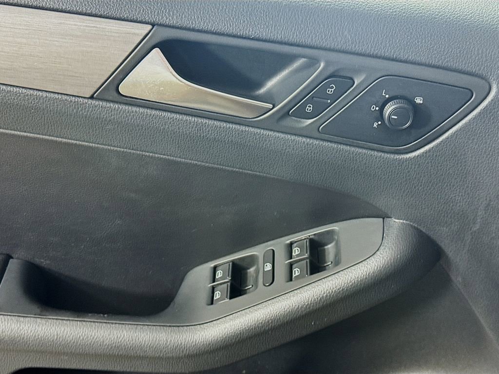Used 2016 Volkswagen Jetta Sport image 21