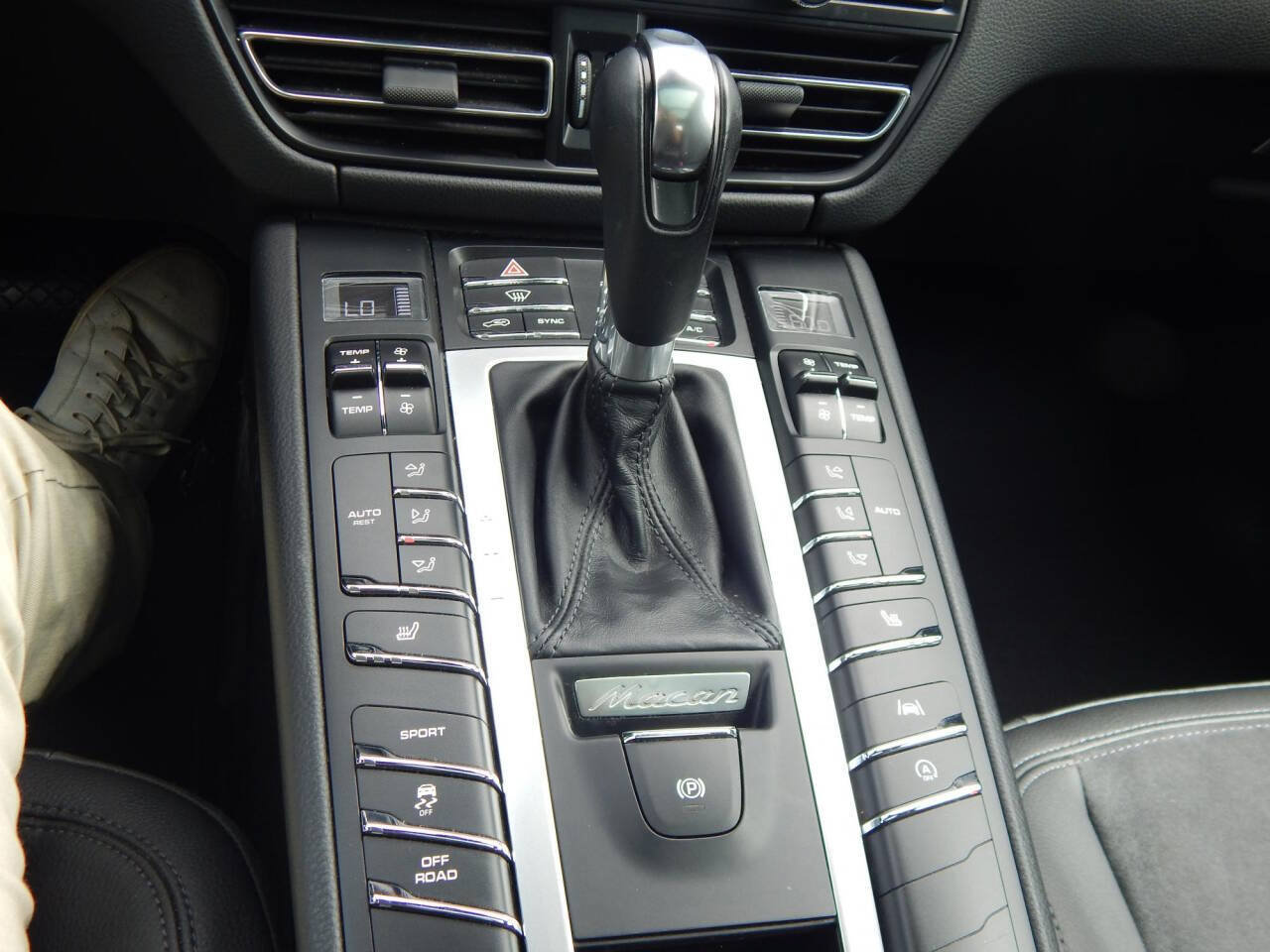 Used 2021 Porsche Macan AWD/4WD image 26