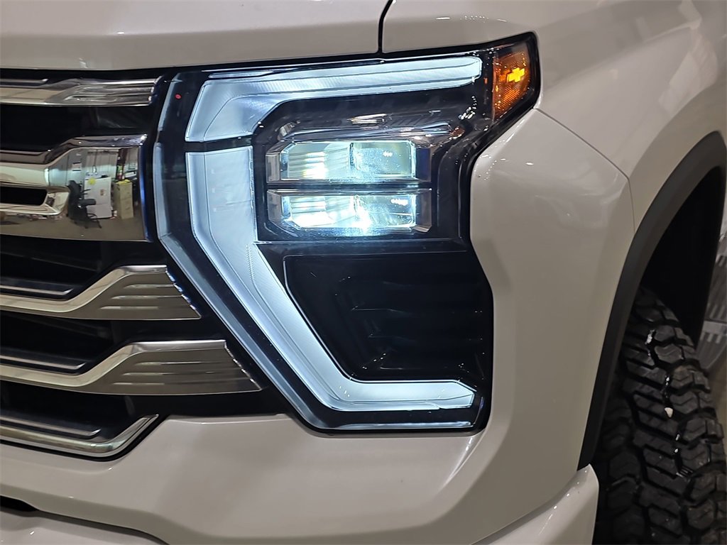 Used 2024 Chevrolet Silverado 2500 High Country w/ High Country Premium Package image 32