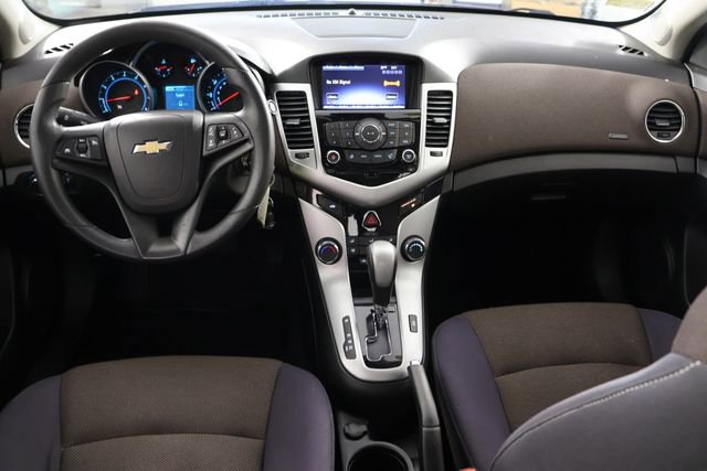 Used 2015 Chevrolet Cruze LT image 2