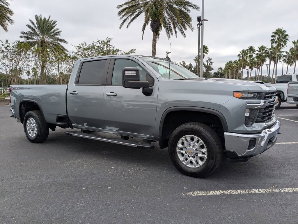 Used 2024 Chevrolet Silverado 3500 LT image 2