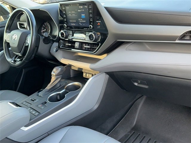 Used 2021 Toyota Highlander XLE image 20