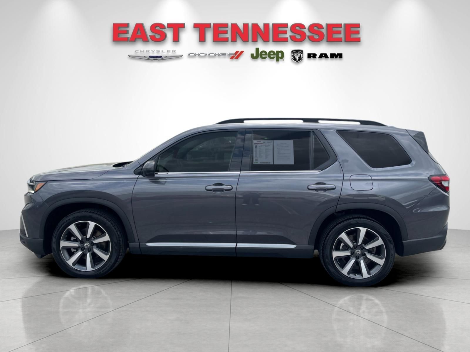 Used 2025 Honda Pilot Touring image 6