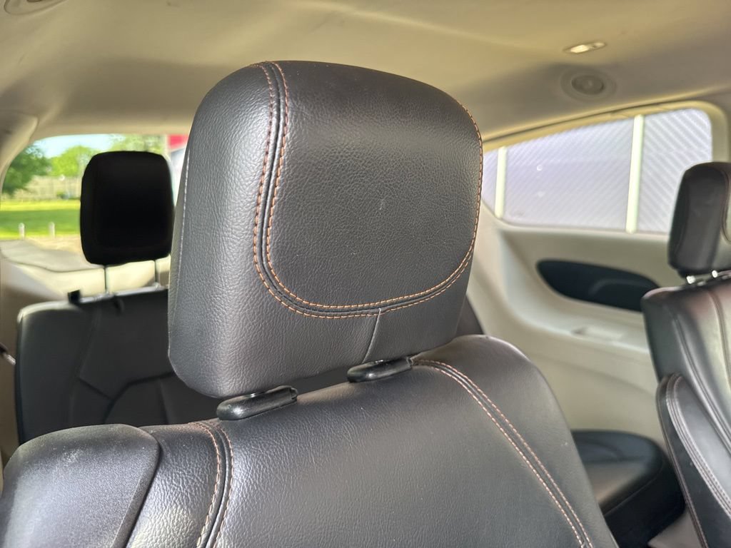 Used 2017 Chrysler Pacifica Touring-L FWD image 59