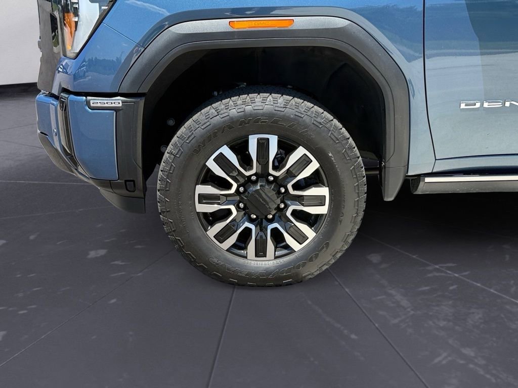 Used 2024 GMC Sierra 2500 Denali Ultimate AWD/4WD image 9
