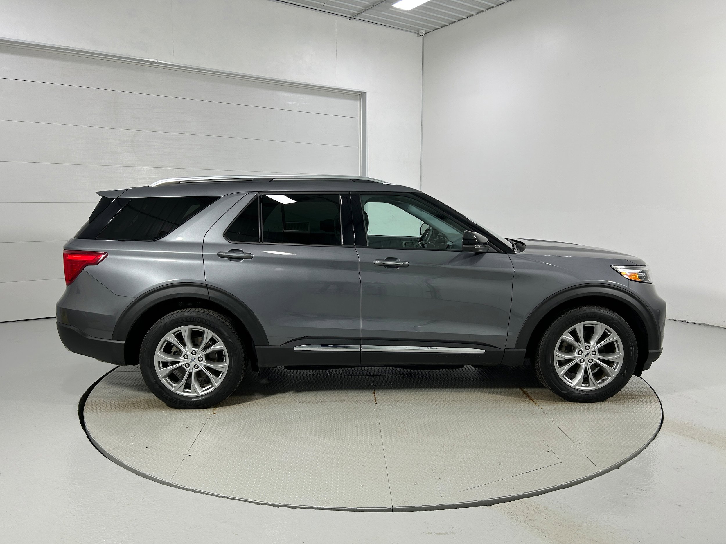 Used 2021 Ford Explorer Limited w/ Equipment Group 301A image 41
