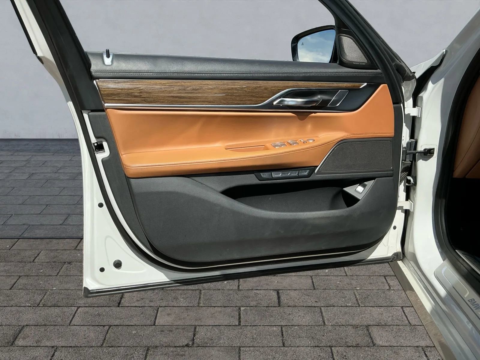 Used 2016 BMW 750i xDrive image 10