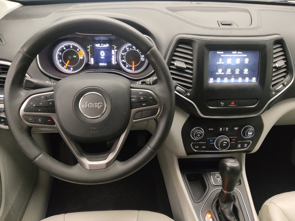 Used 2020 Jeep Cherokee Latitude Plus FWD image 22